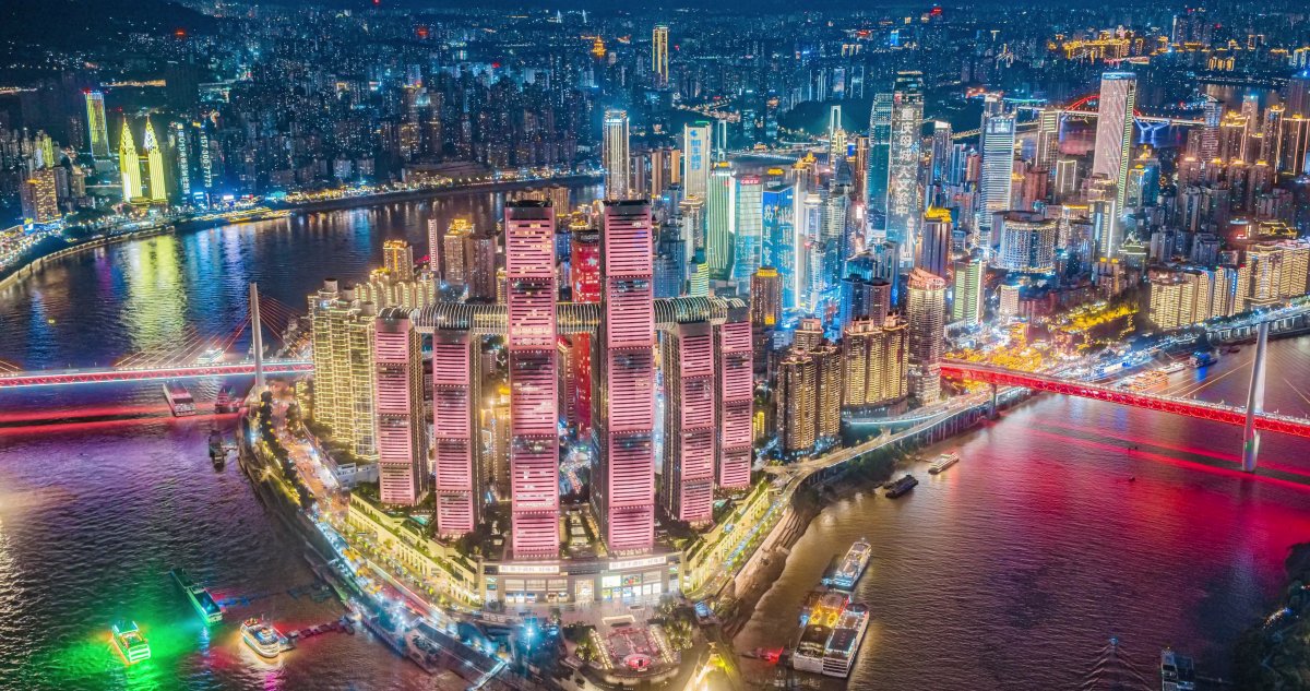 8K重庆夜景。一个夏天，一个城市，一百t素材，我们用热爱拍下了这座城市最美的瞬间